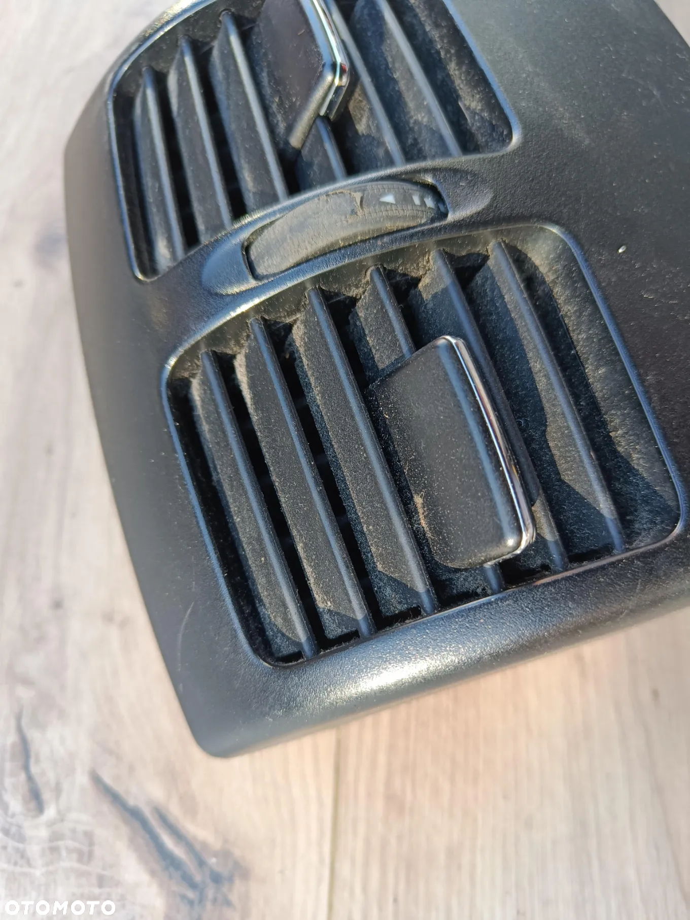 MERCEDES W204 LIFT KRATKA NAWIEWU TYLNA TYŁ CZARNA - 4