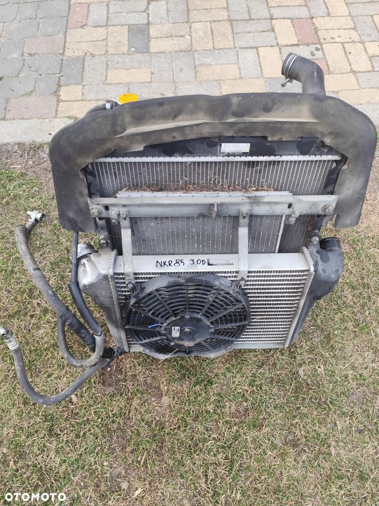 ISUZU seria NKR NQR 85 3.0 D 131.000 km komplet chłodnic wody klimy powietrza wentylator osłony kierownica powietrza