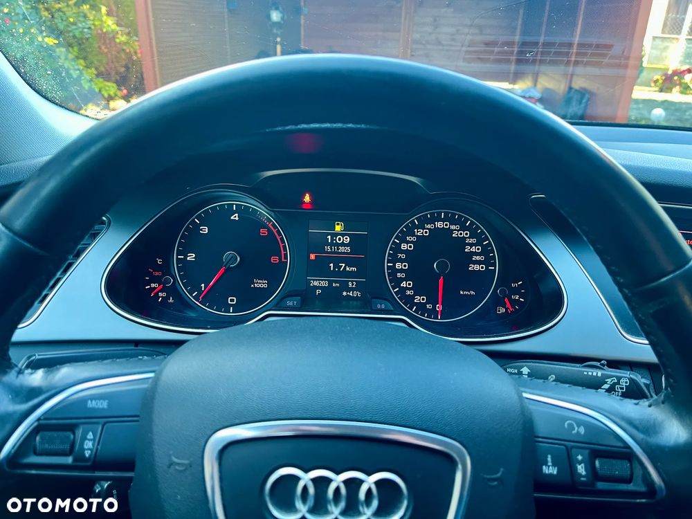 Audi A4 Avant 2.0 TDI DPF clean diesel multitronic Attraction - 11