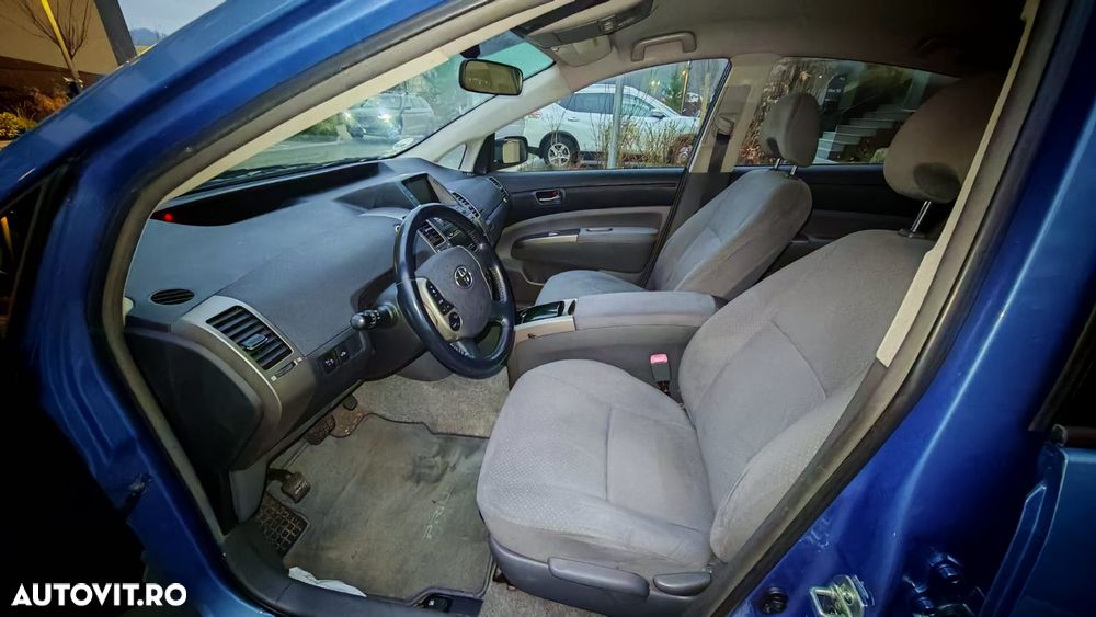 Toyota Prius (Hybrid) - 13