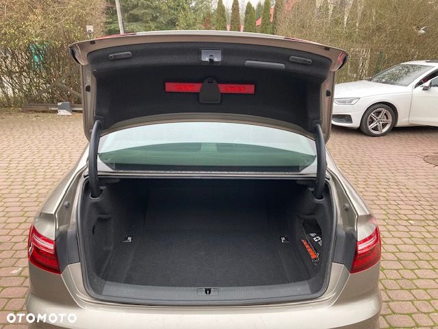 Audi A4 Limousine - 11