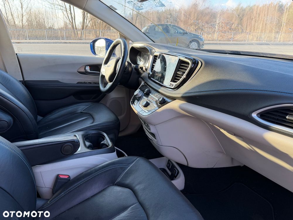 Chrysler Pacifica - 9