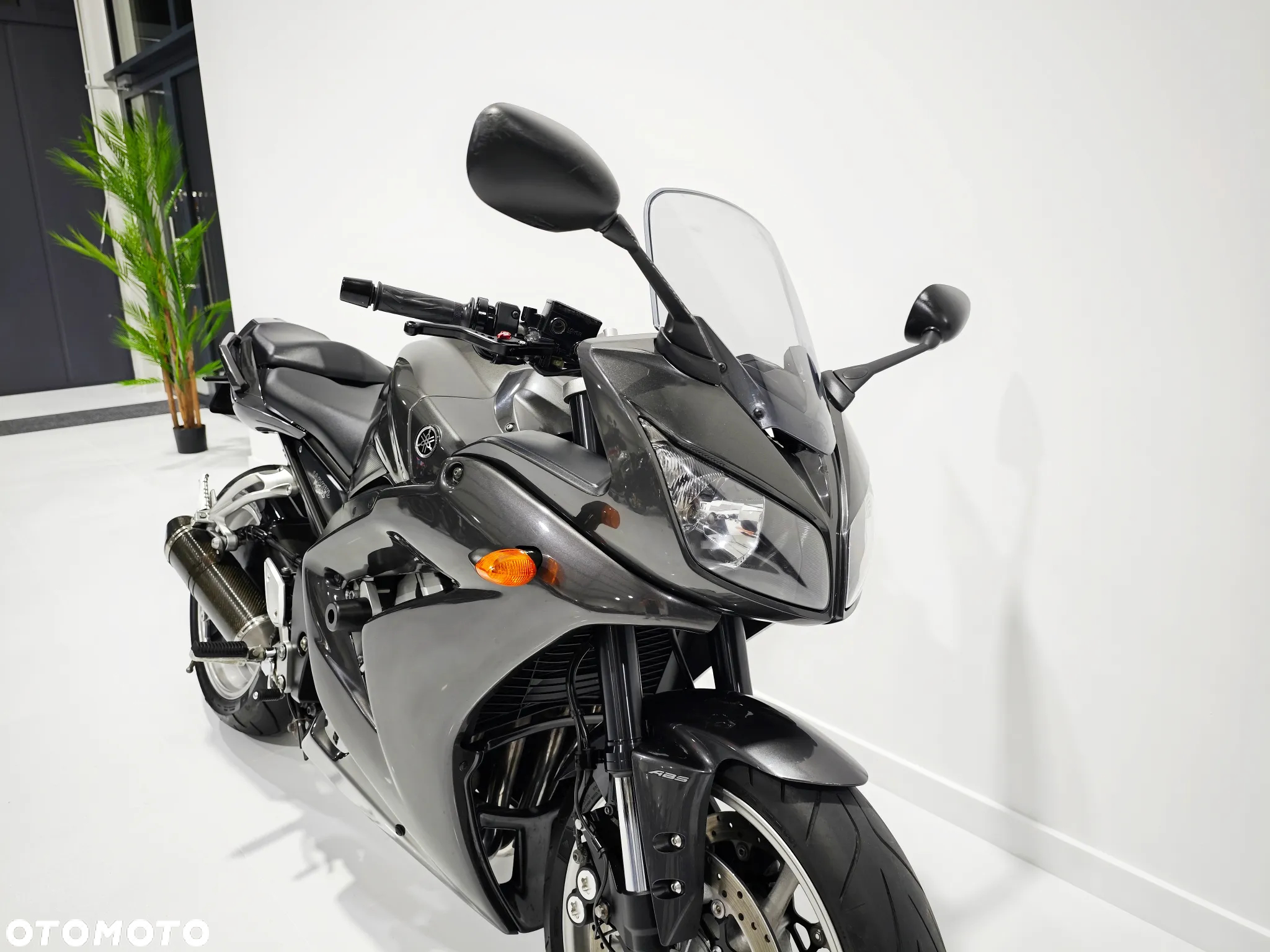 Yamaha FZ - 8