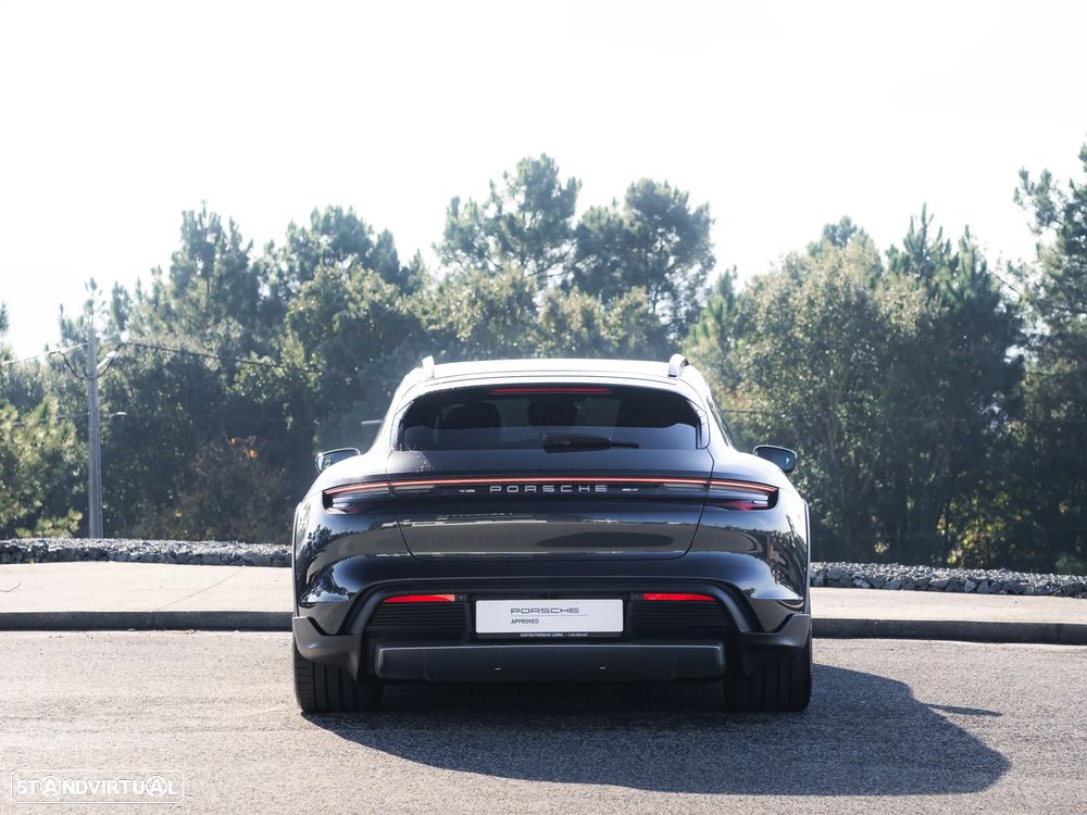 Porsche Taycan Cross Turismo 4 - 7