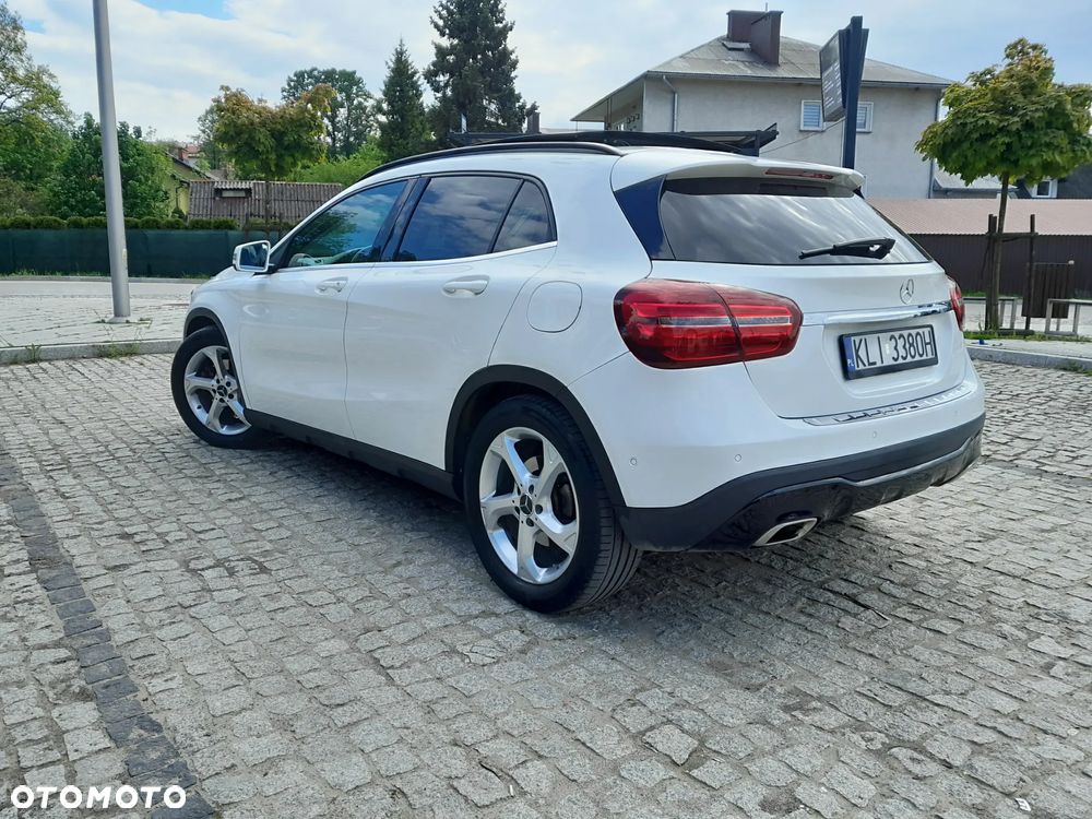 Mercedes-Benz GLA 220 4-Matic Urban - 3