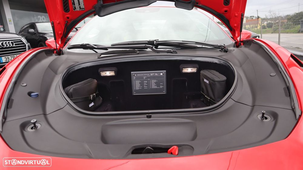 Ferrari F8 Tributo - 36