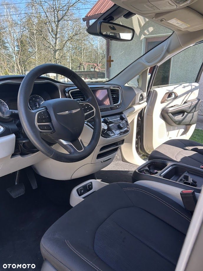 Chrysler Pacifica - 17