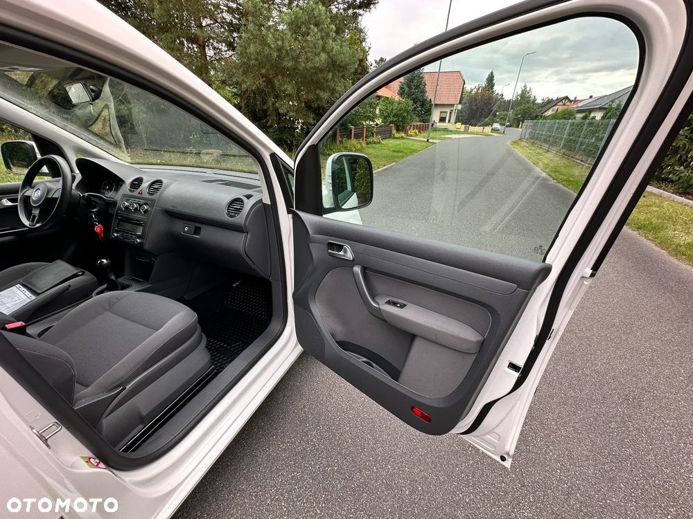Volkswagen Caddy Maxi Comfortline BMT - 28