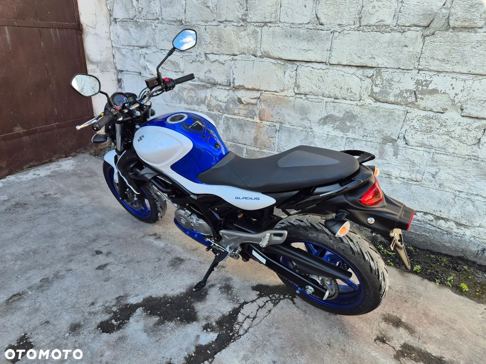 Suzuki Gladius - 12