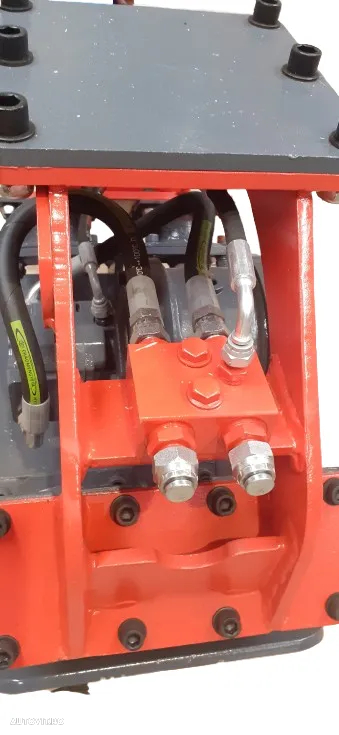 Placa compactoare pentru buldoexcavator EA C380 - 6