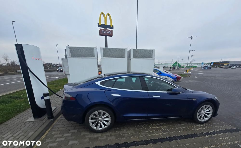 Tesla Model S - 5