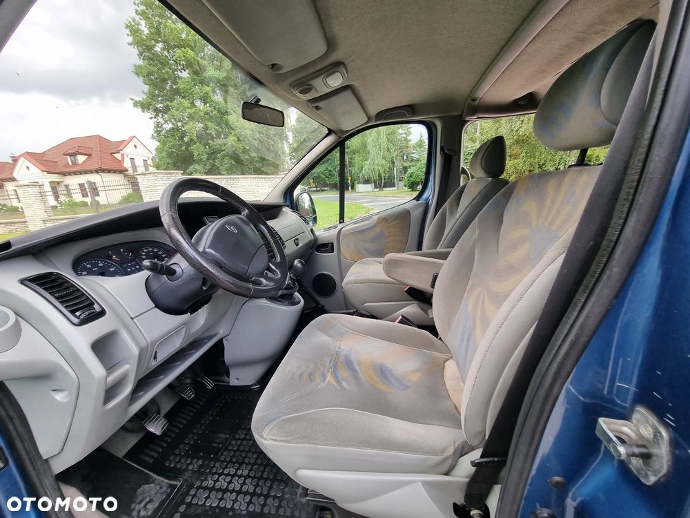 Renault Trafic Passenger - 25