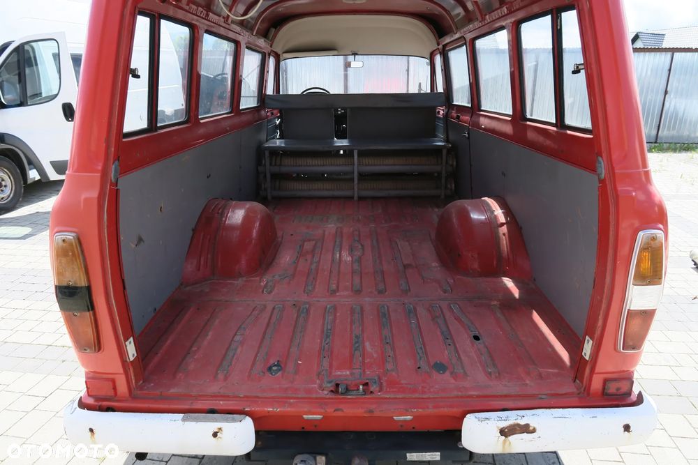 Ford Transit 150 - 7
