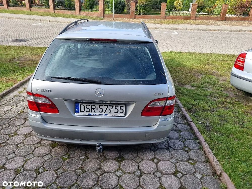 Mercedes-Benz E-Class 2005 photo 5