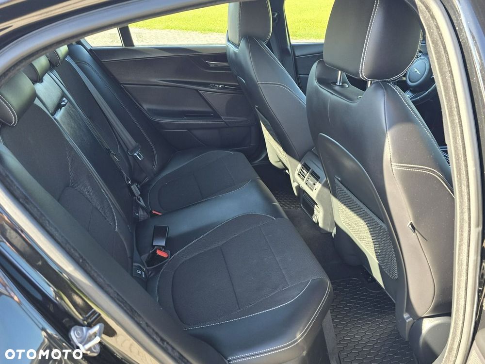 Jaguar XE - 27