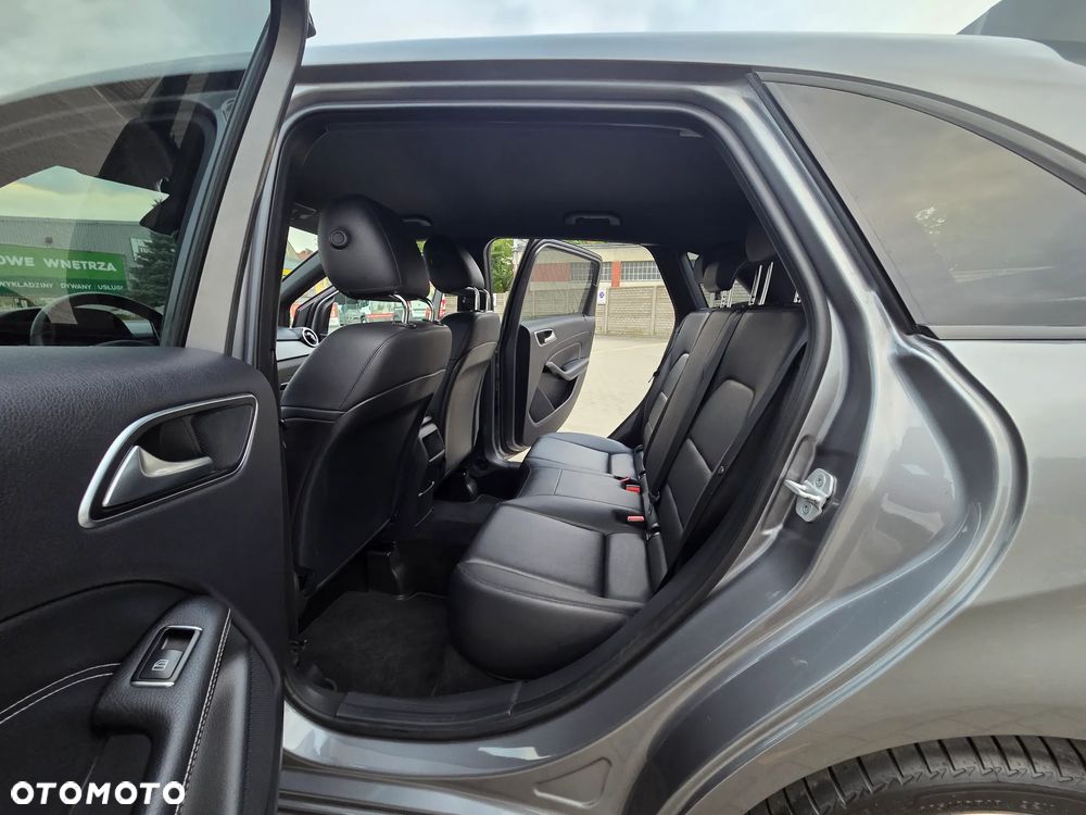 Mercedes-Benz Klasa B 180 7G-DCT UrbanStyle Edition - 16