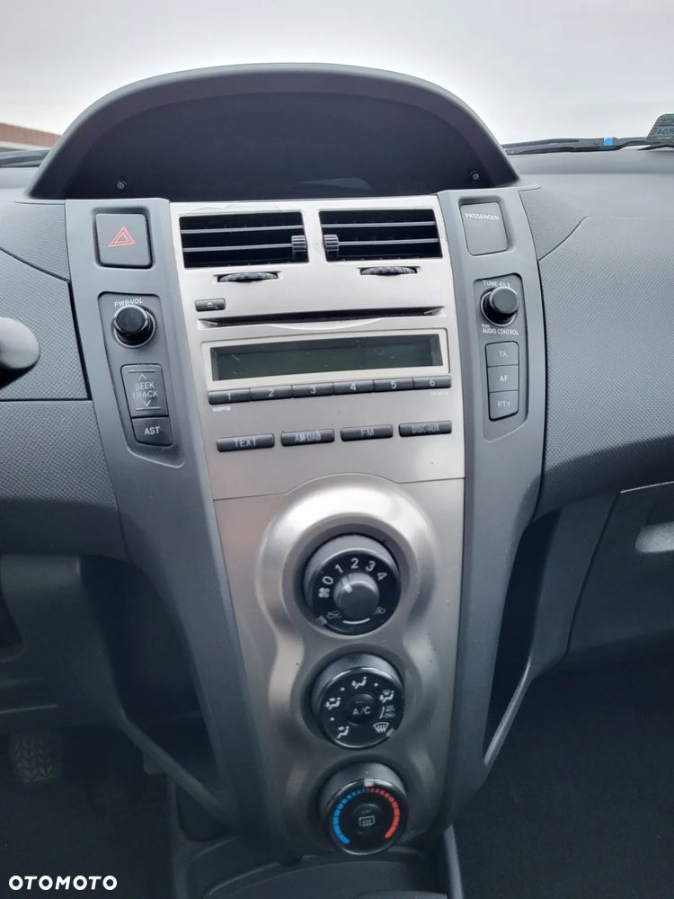 Toyota Yaris - 16