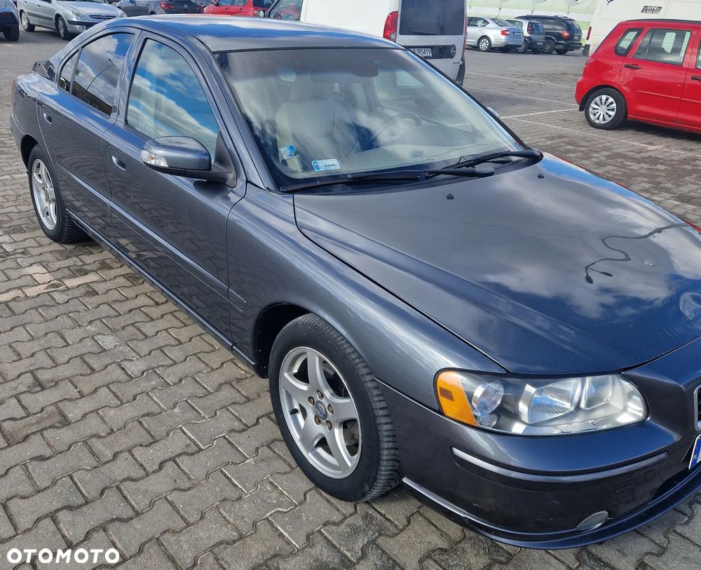 Volvo S60 2.4D Momentum - 1