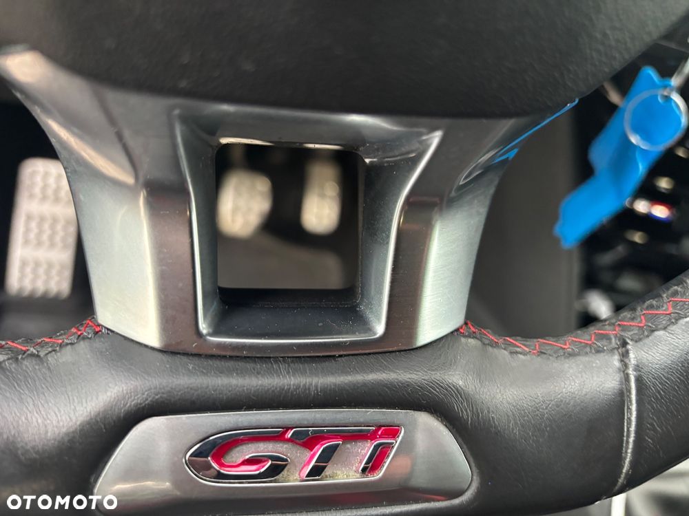 Peugeot 208 1.6 THP GTi - 23