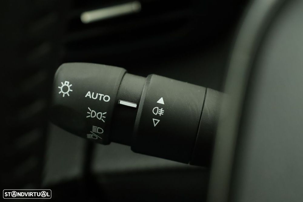 Peugeot 2008 1.2 PureTech Allure - 17