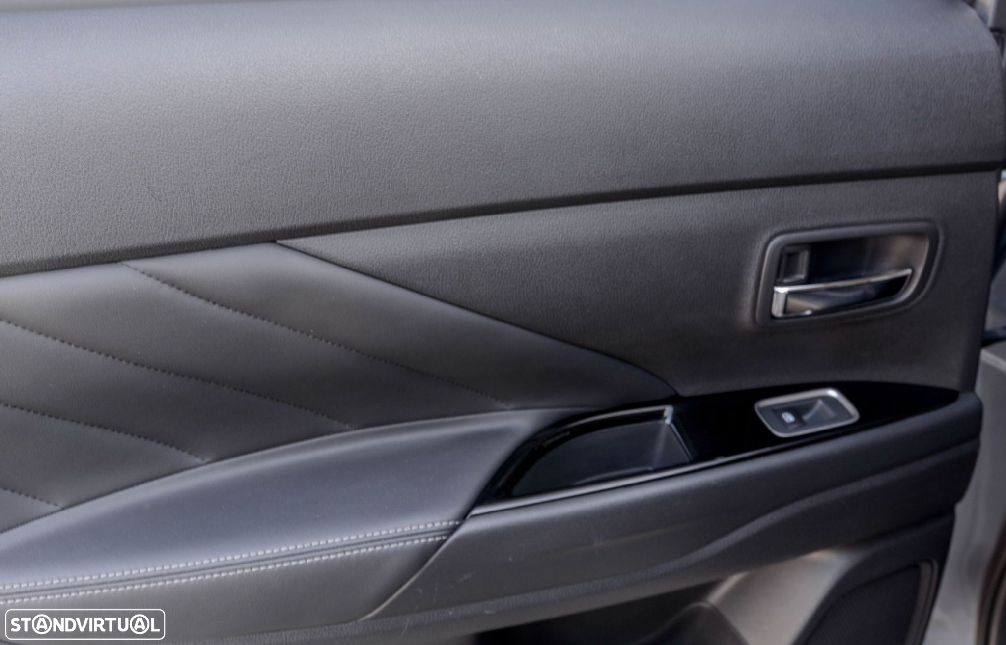 Mitsubishi Outlander 2.4 PHEV Instyle - 25