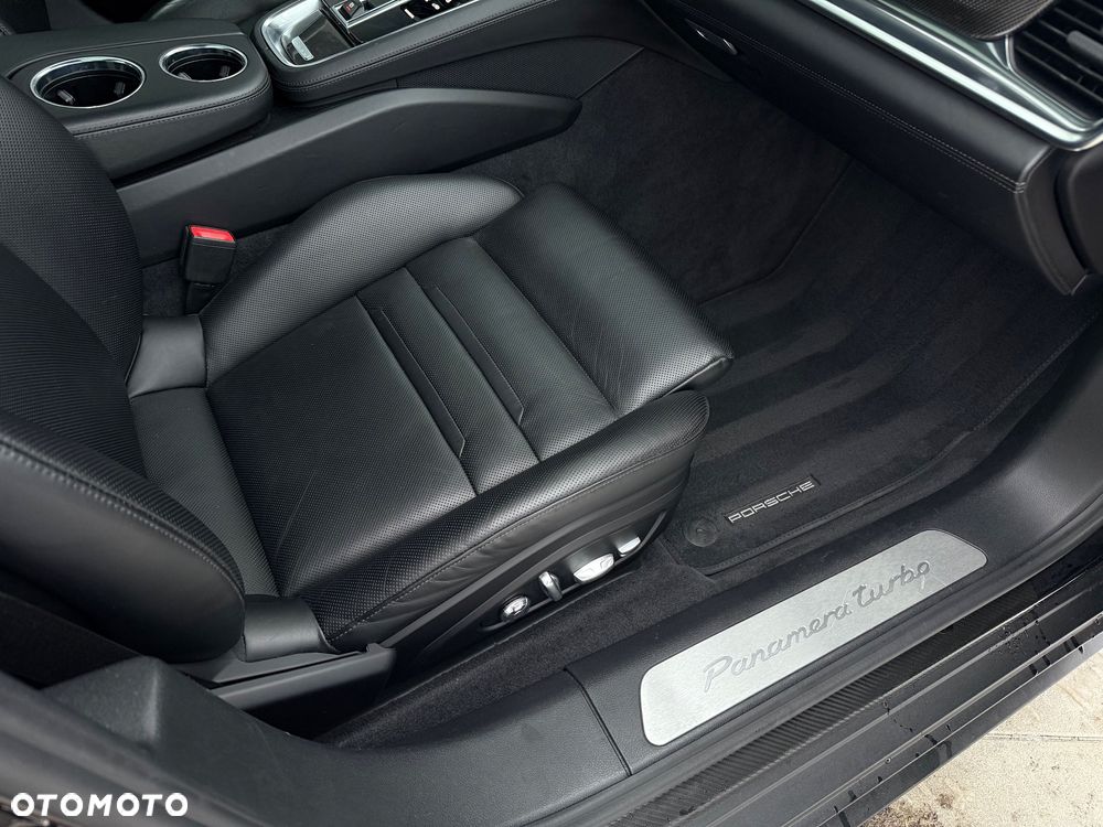 Porsche Panamera Turbo - 25