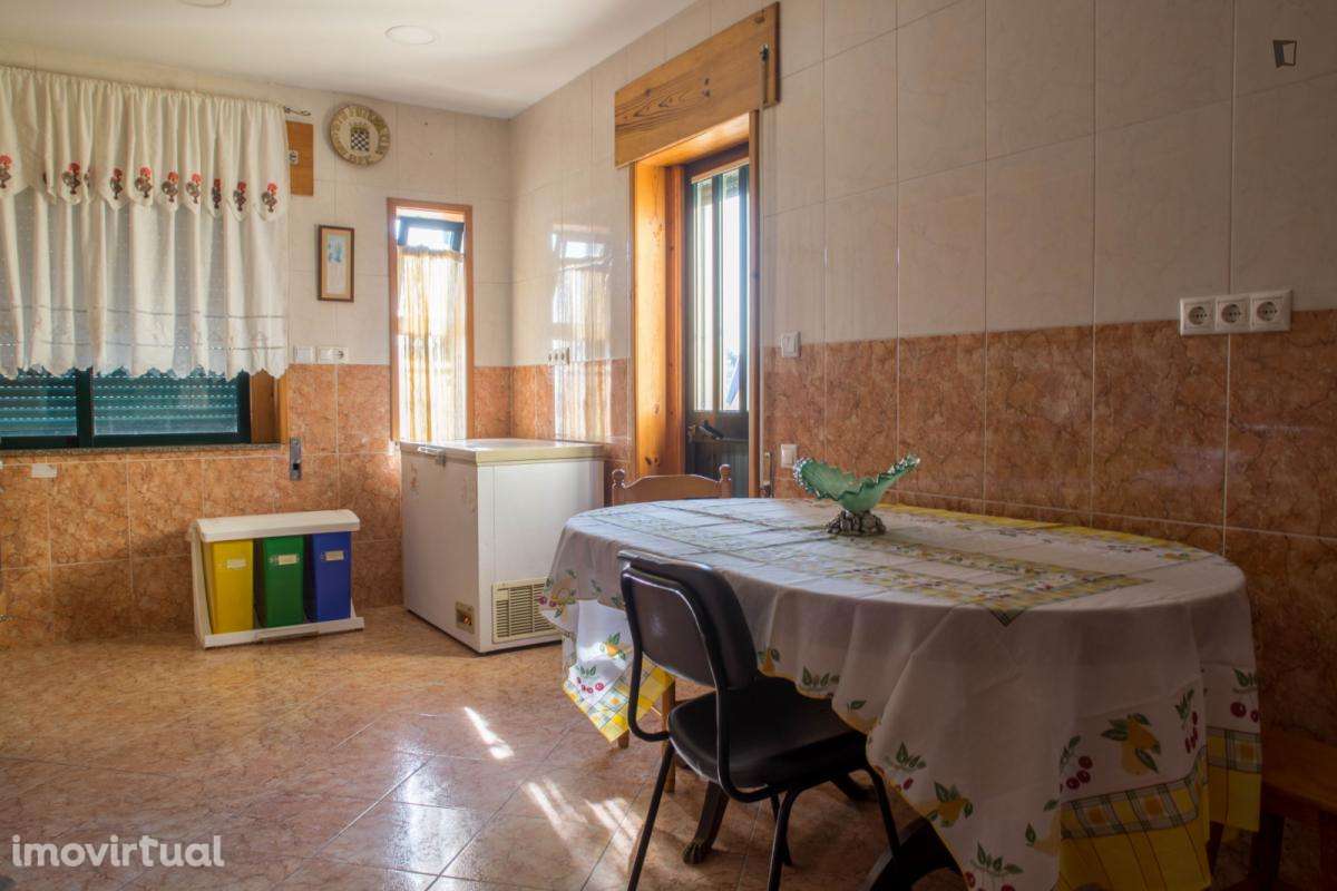 Quarto - localizado em Campanhã Porto - Grande imagem: 3/15