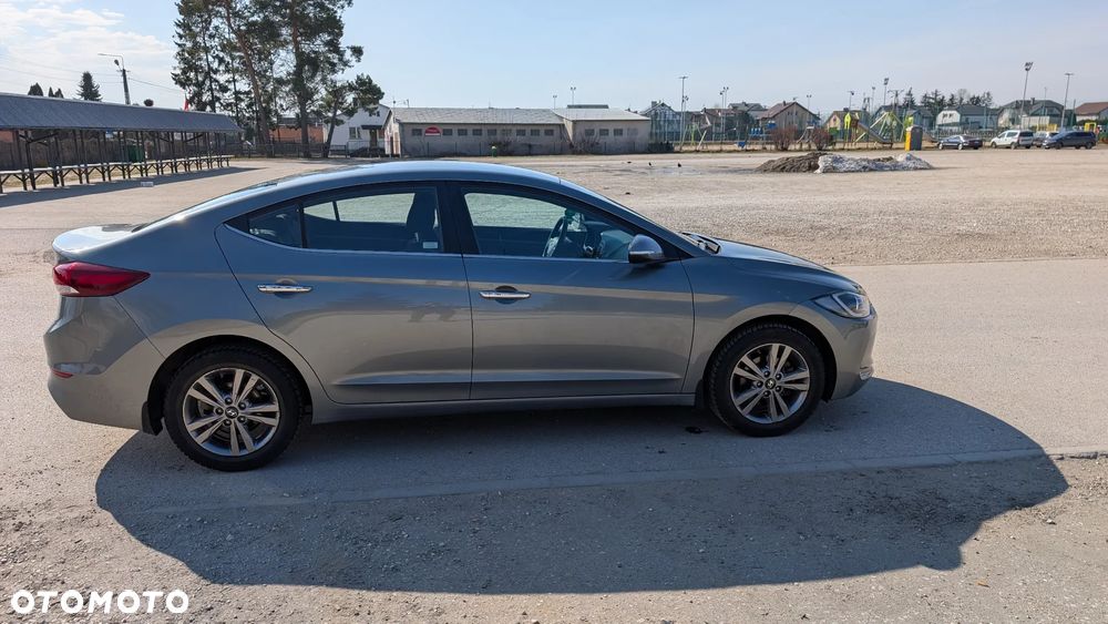 Hyundai Elantra - 5