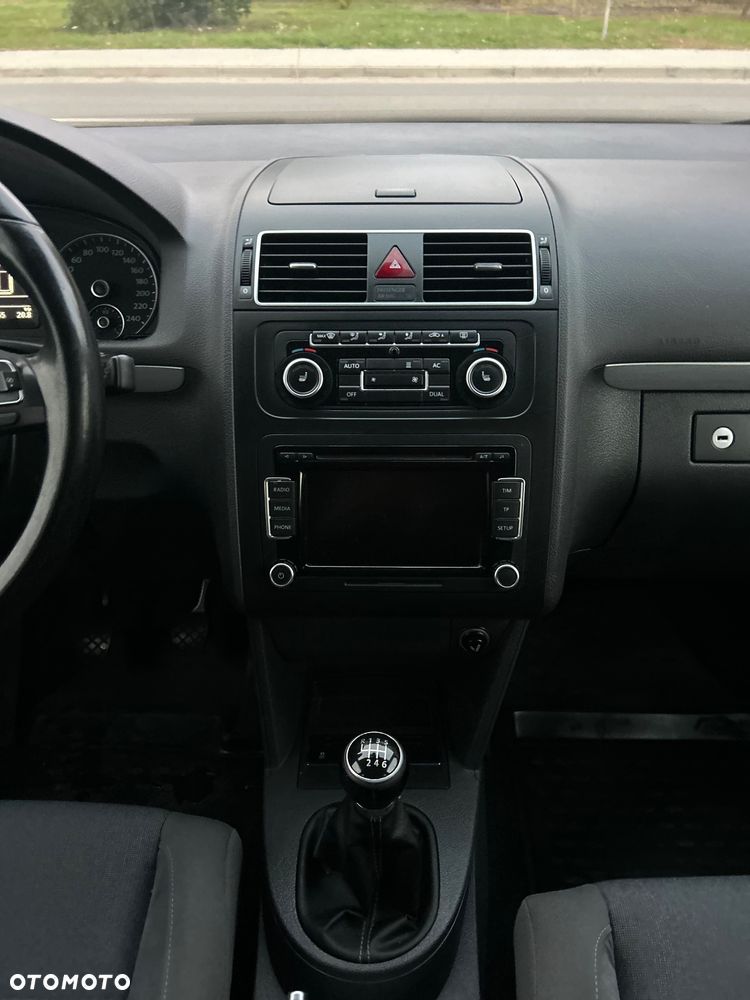 Volkswagen Touran - 14