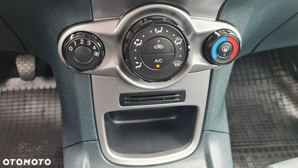 Ford Fiesta - 24
