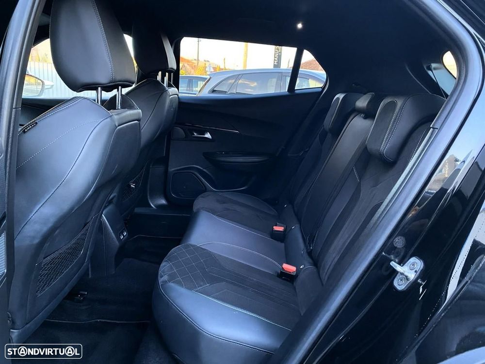 Peugeot 2008 1.2 PureTech GT EAT8 - 46