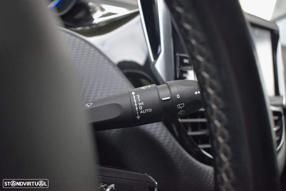 Peugeot 2008 1.2 PureTech Allure EAT6 - 23