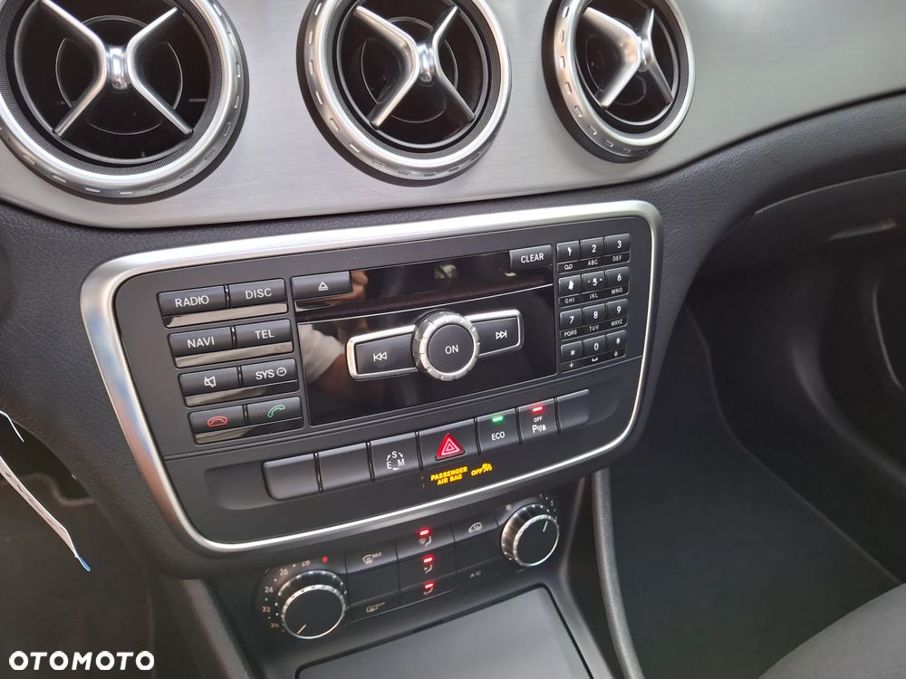 Mercedes-Benz GLA 200 7G-DCT AMG Line - 27