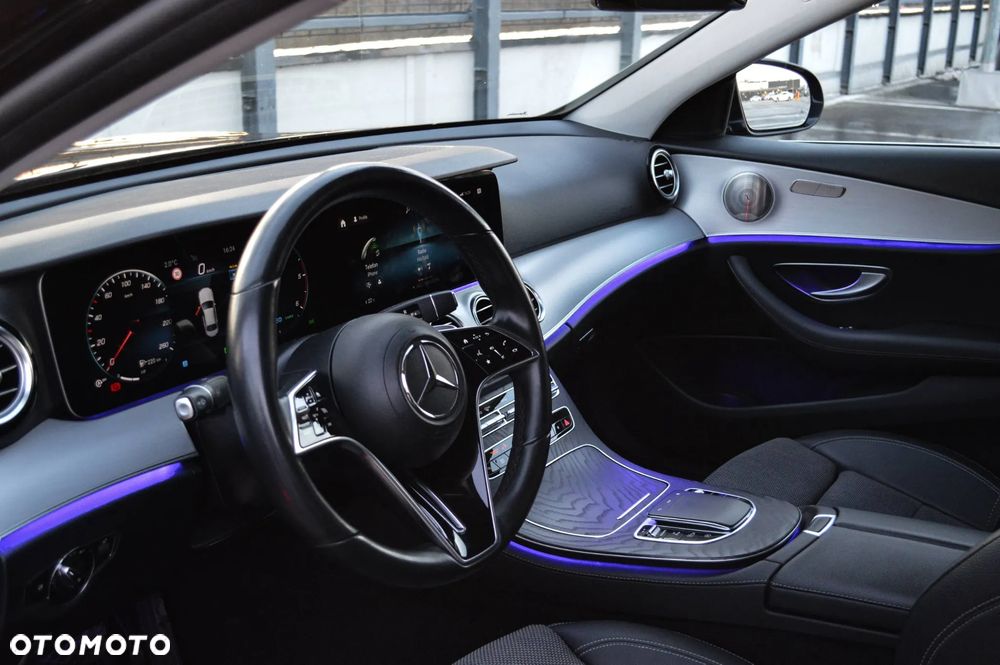 Mercedes-Benz Klasa E 220 d 4Matic 9G-TRONIC Avantgarde - 13