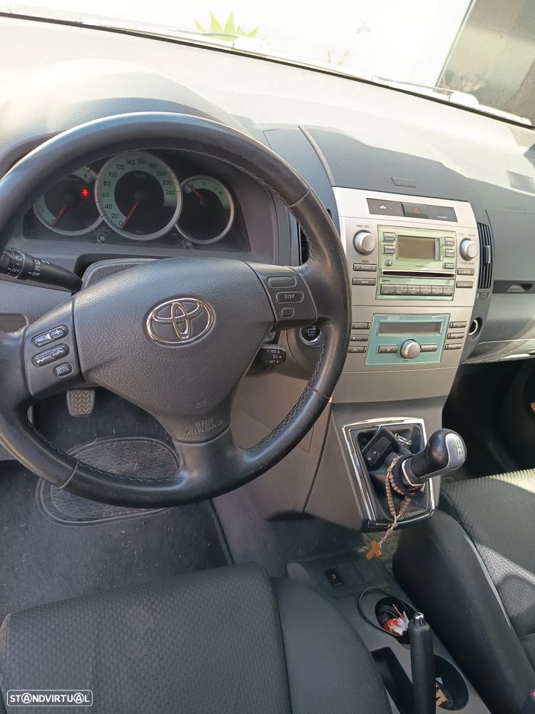 Toyota Corolla Verso 2.2 D-4D Sol - 4