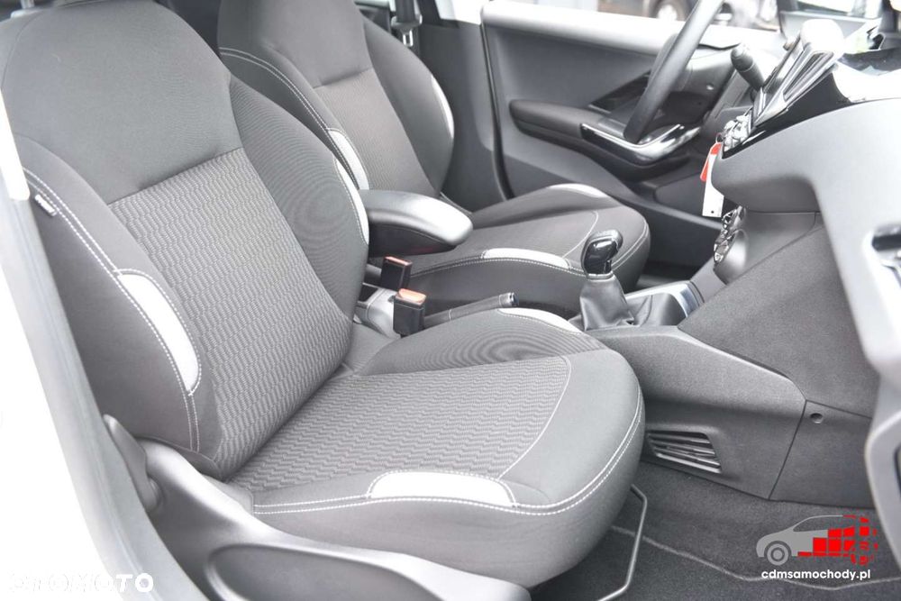 Peugeot 208 - 21