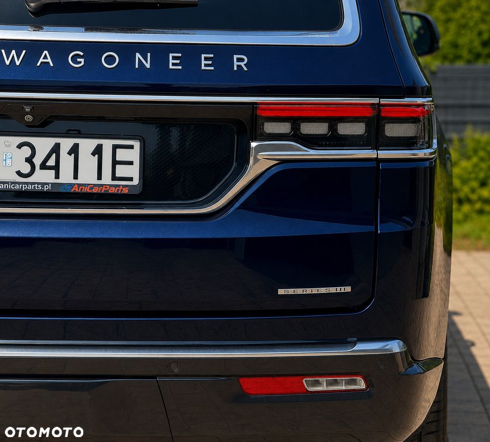 Jeep Grand Wagoneer - 13