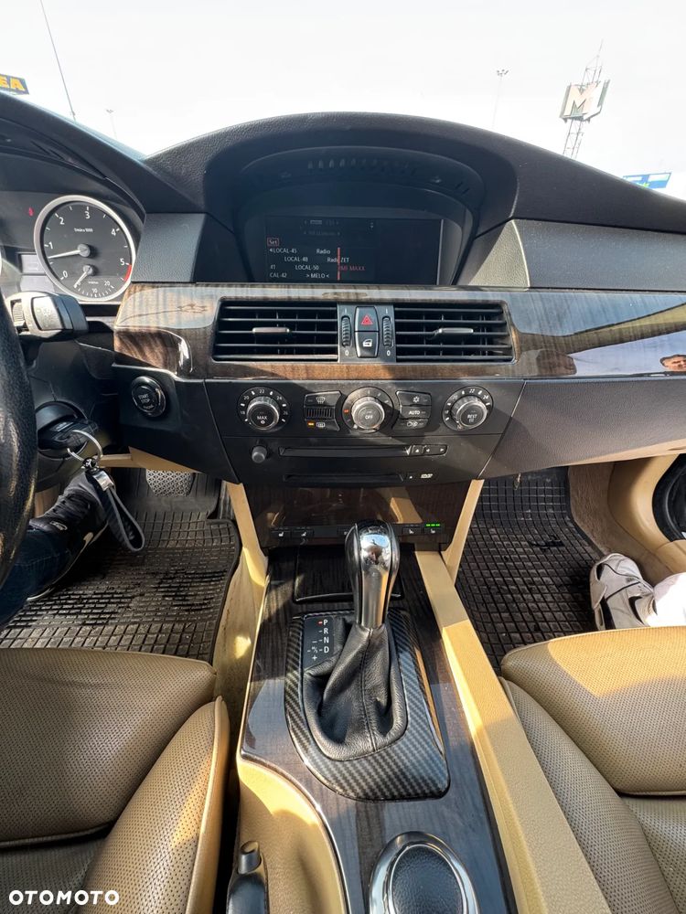 BMW Seria 5 525d Touring - 6