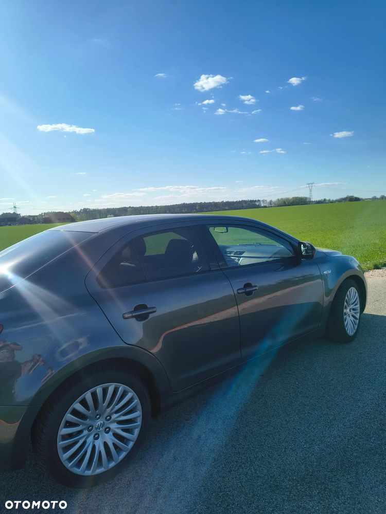 Suzuki Kizashi 2.4 4x4 CVT Sport - 5