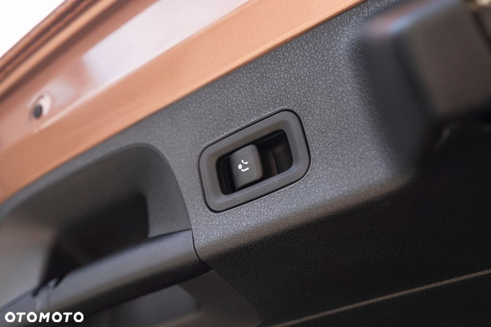 Mercedes-Benz CLA 250 e PHEV AMG Line 8G-DCT - 32