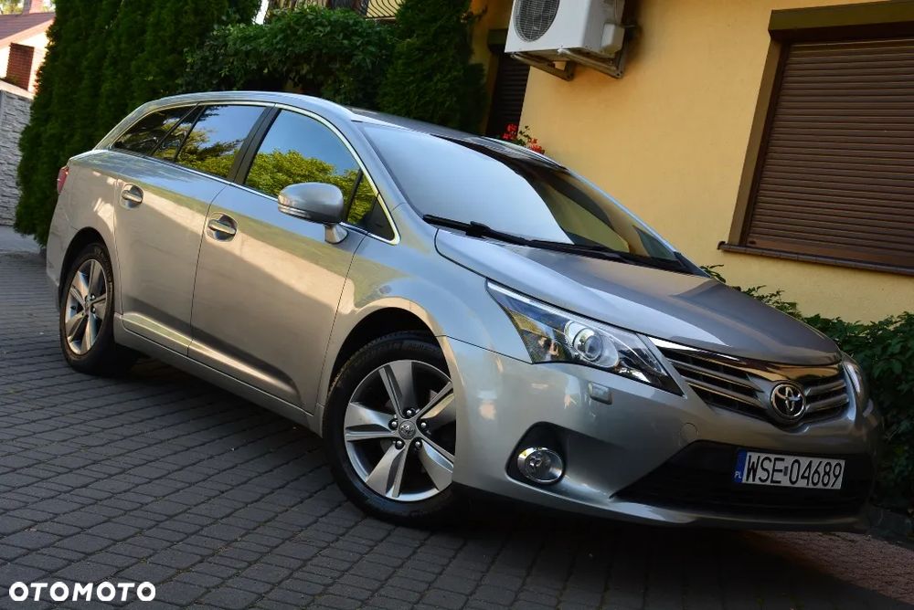 Toyota Avensis 1.8 Premium EU5 - 19