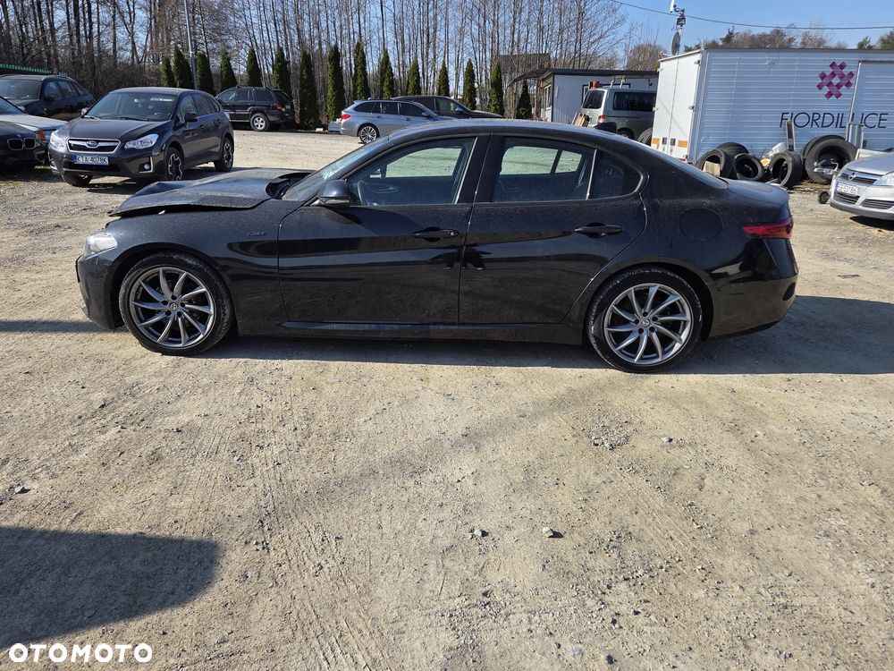 Alfa Romeo Giulia 2.2 AT8 - 8