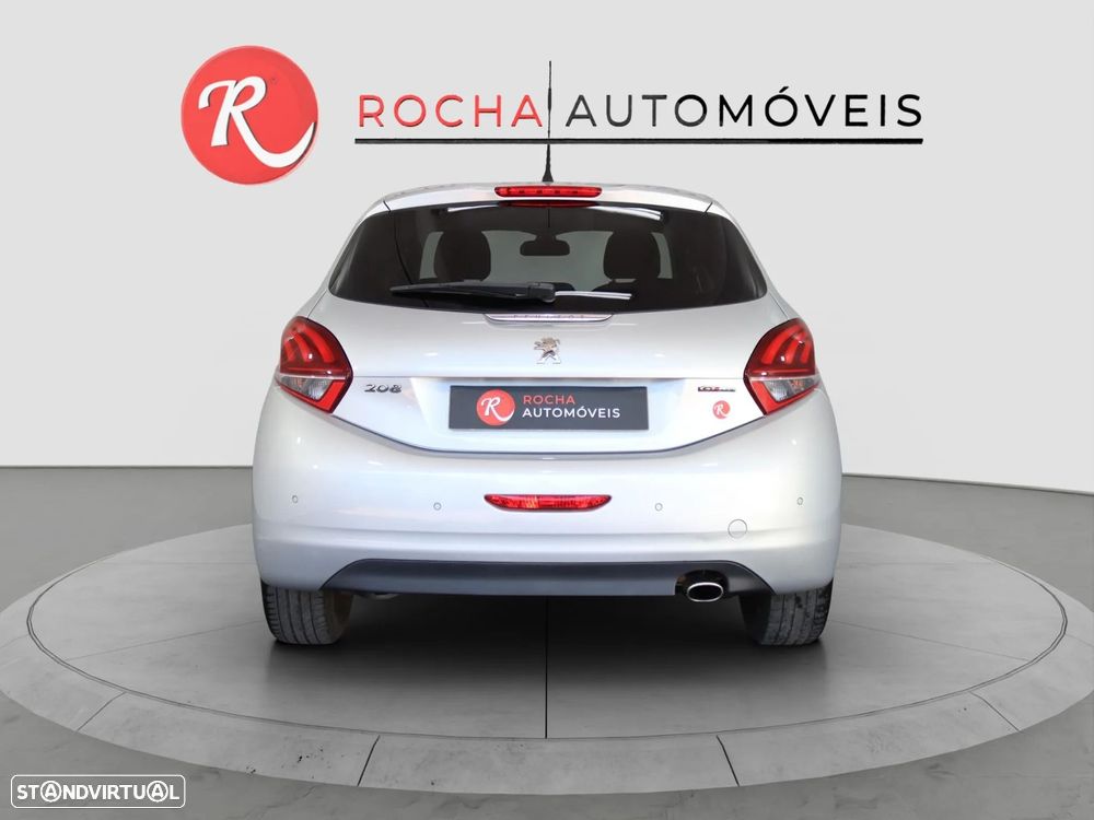 Peugeot 208 - 8