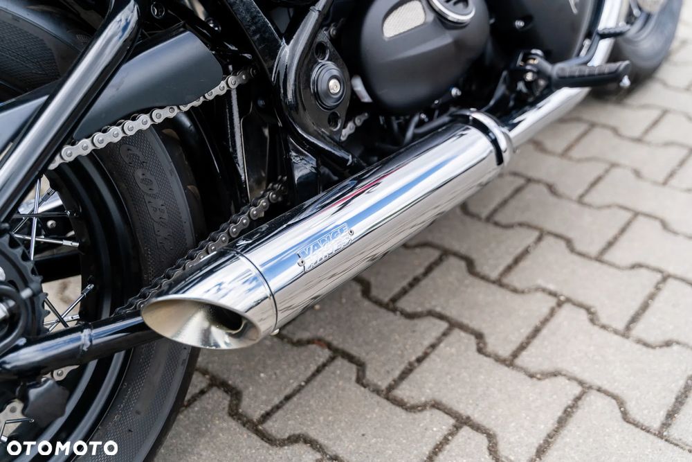 Triumph Bonneville Bobber - 14