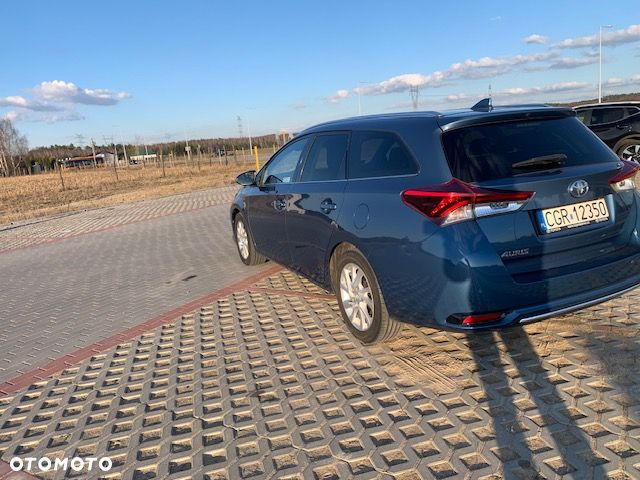 Toyota Auris 1.6 Premium Comfort - 4