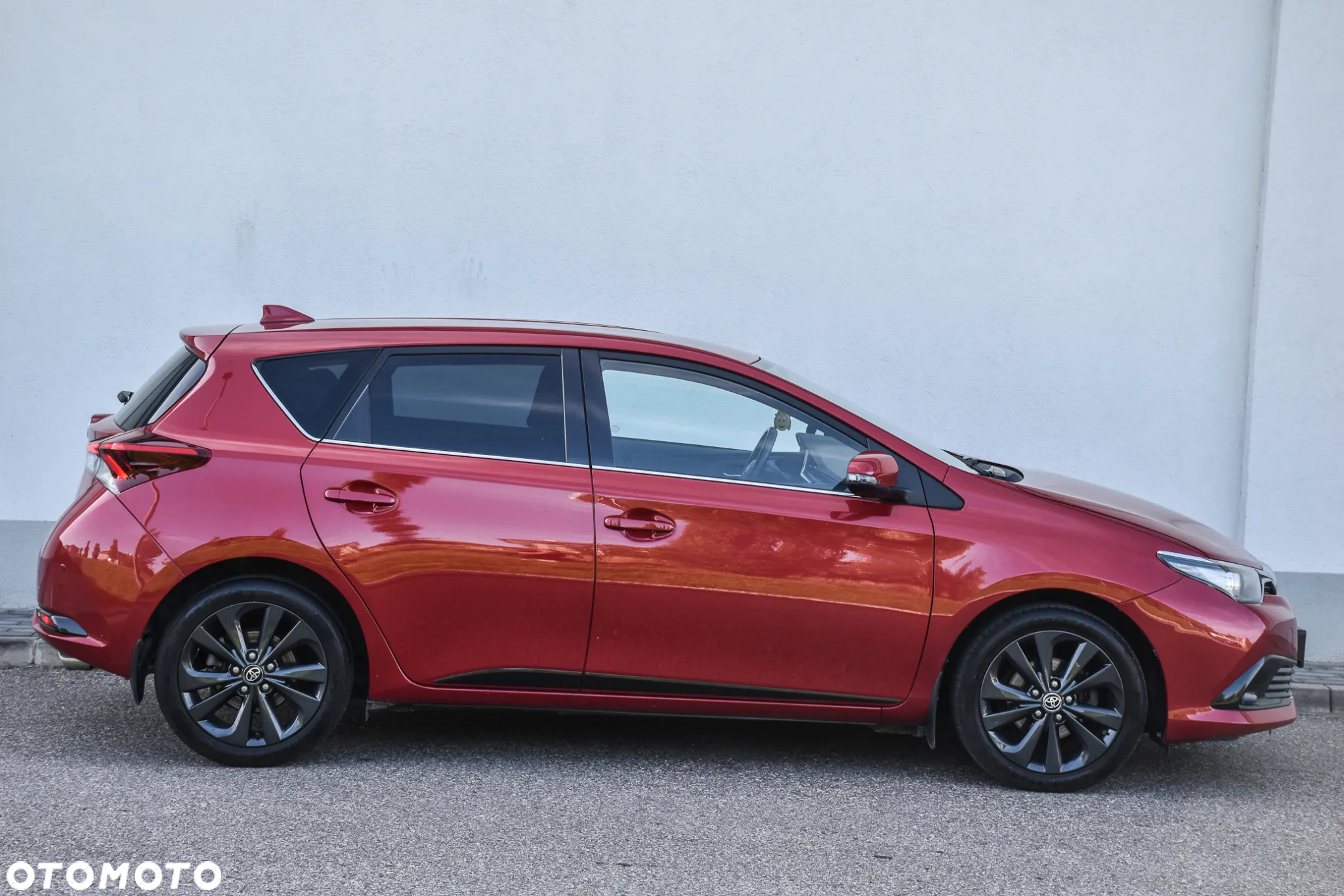 Toyota Auris 1.6 Premium + - 16
