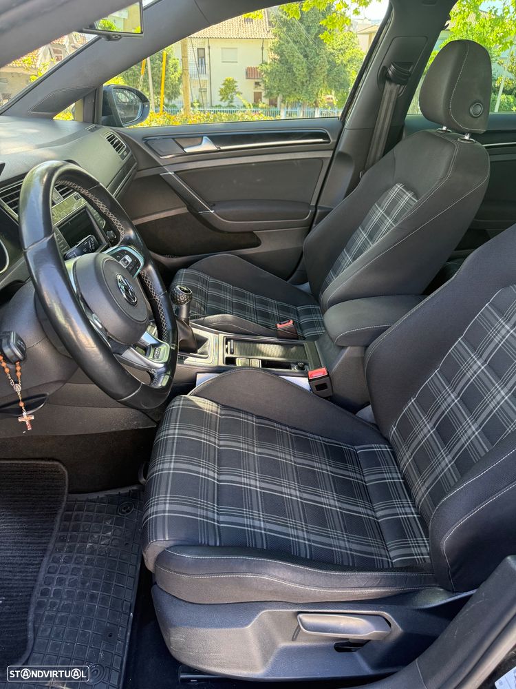 VW Golf 2.0 TDI GTD - 10