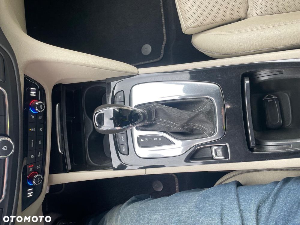 Opel Insignia 2.0 T 4x4 Exclusive S&S - 9