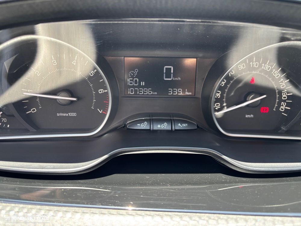 Peugeot 2008 1.2 PureTech Signature - 10