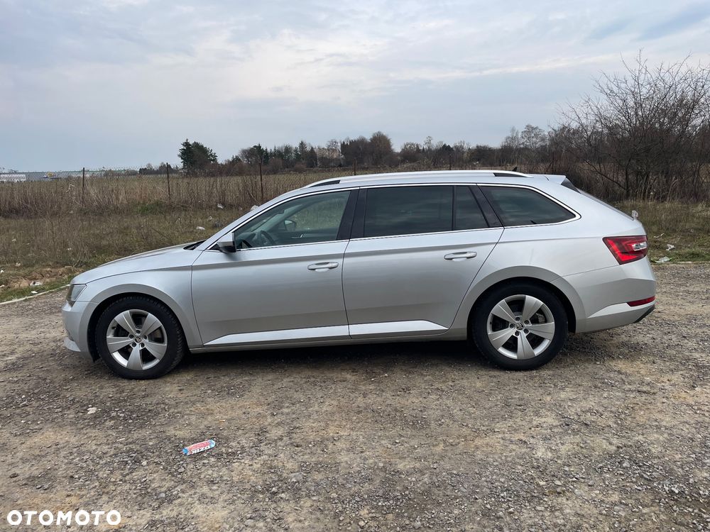 Skoda Superb 2.0 TDI Premium Edition - 7